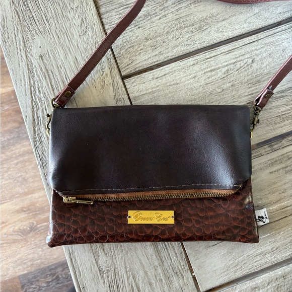Oceans End Hawaii brown and black vegan leather crossbody bag - Picture 1 of 6